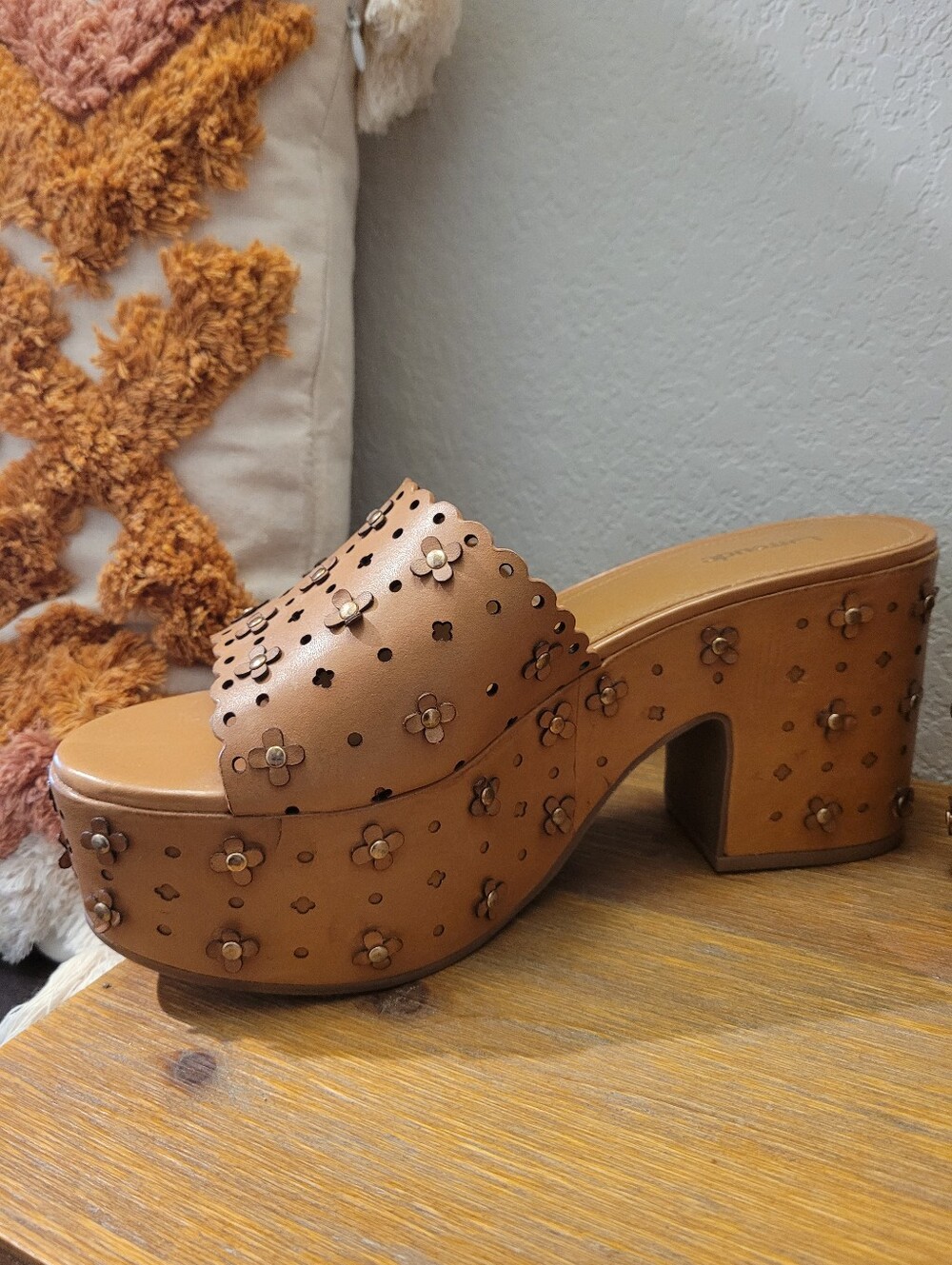 Larroude Brown Floral Laser-Cut Studded Platform Slide Heels, Sz10 - Picture 8 of 15